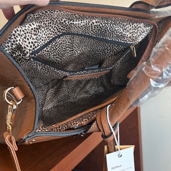 NWT Jessie James Kate Concealed Carry Lock and Key Satchel with Coin Pouch - Picture 9 of 16